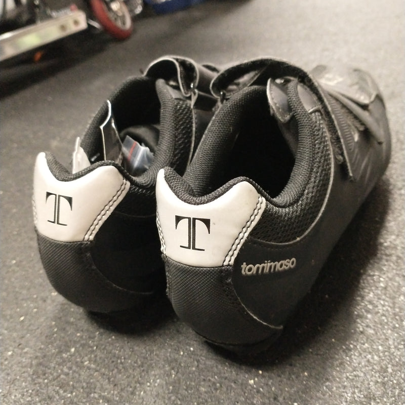 Load image into Gallery viewer, Used Montagna 100 Bike Shoes Size 11.5
