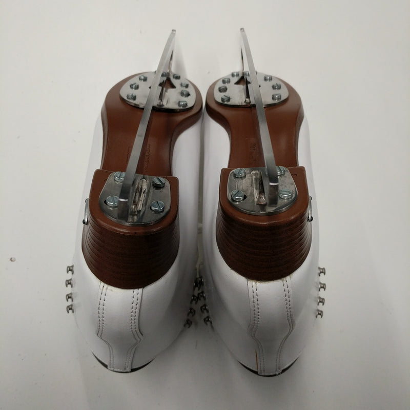 Load image into Gallery viewer, Slightly Used Riedell Diamond Size 4.5 Figure Skates
