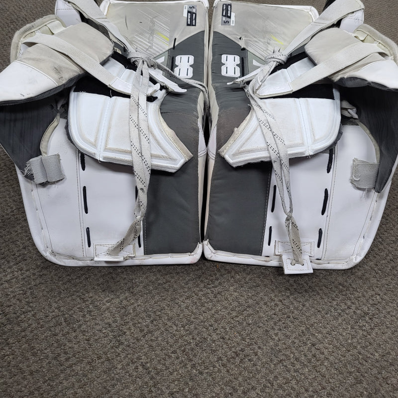 Load image into Gallery viewer, Used Bauer Vapor Hyperlite 2 Sr. Small Goalie Leg Pads
