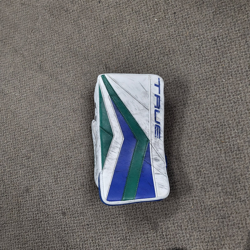 Load image into Gallery viewer, Used True Catalyst PX3 Sr. Goalie Blocker
