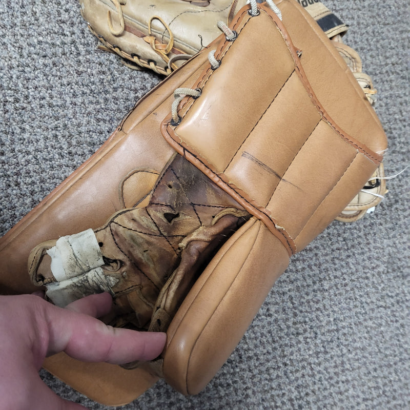 Load image into Gallery viewer, Vintage Cooper GM6 Hockey Goalie Catcher/Blocker NHL Set
