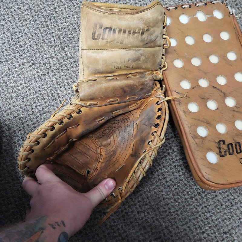 Load image into Gallery viewer, Vintage Cooper GM6 Hockey Goalie Catcher/Blocker NHL Set

