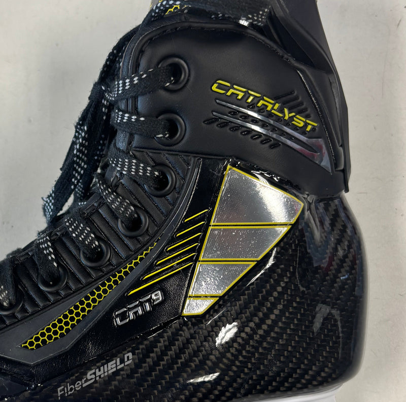 Load image into Gallery viewer, Pre Owned True Catalyst 9 Jr. Size 2 Ice Hockey Skates
