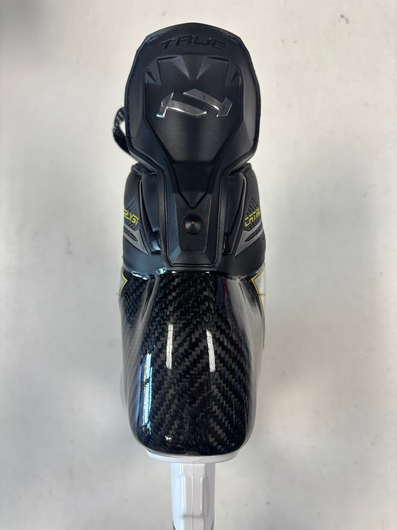 Load image into Gallery viewer, Pre Owned True Catalyst 9 Jr. Size 2 Ice Hockey Skates

