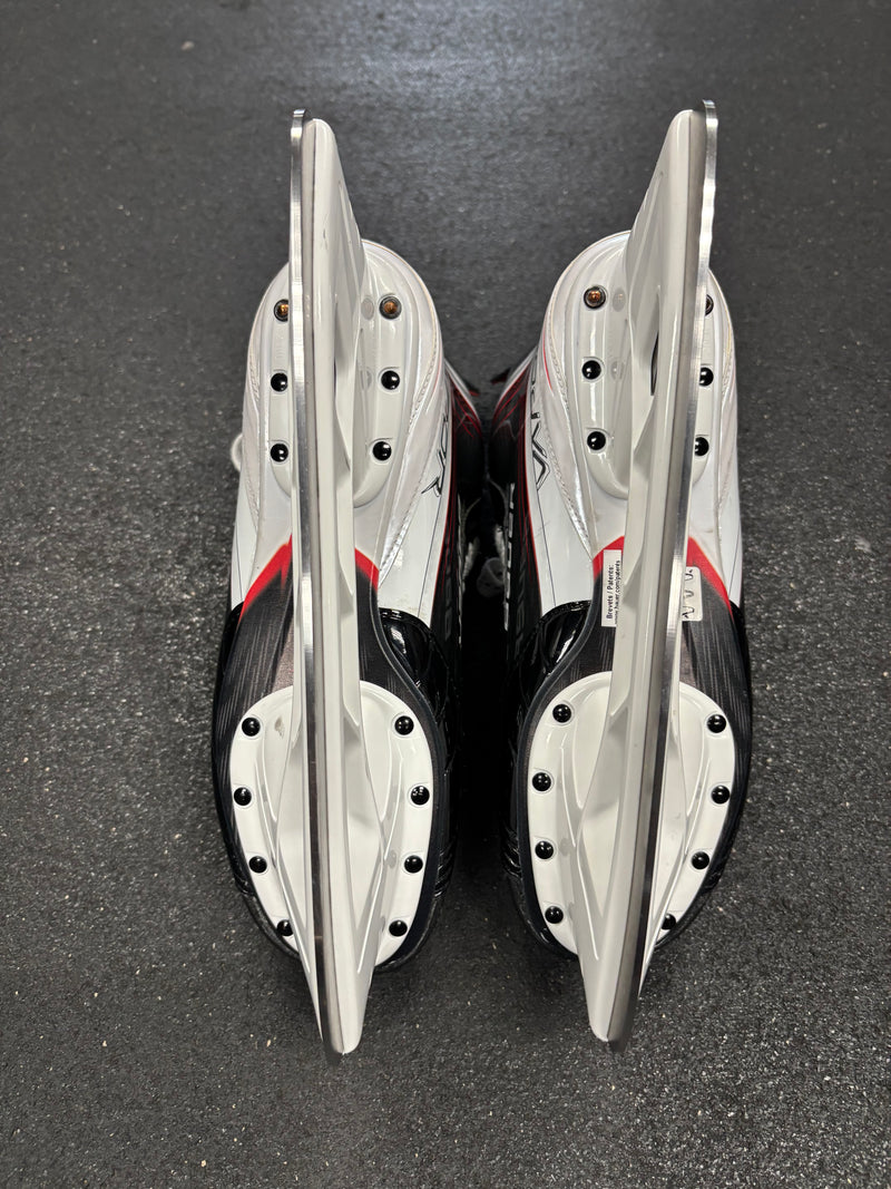 Load image into Gallery viewer, Slightly Used Bauer Vapor Fly30 Sr. Hockey Skates
