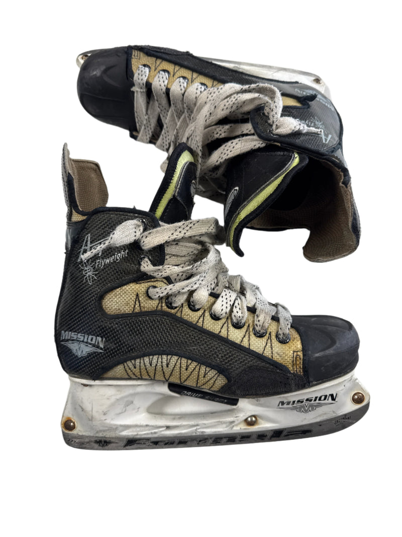 Load image into Gallery viewer, Used Mission Amp Flyweight Hockey Skates, SR 8.5
