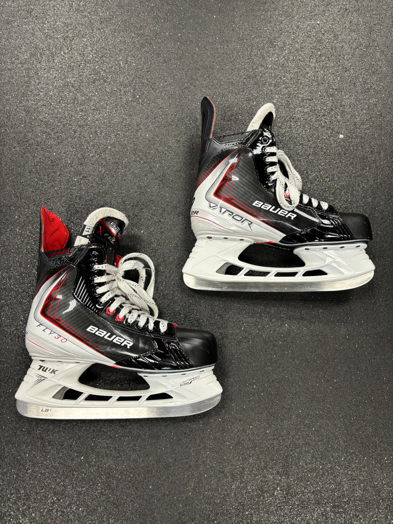 Load image into Gallery viewer, Slightly Used Bauer Vapor Fly30 Sr. Hockey Skates
