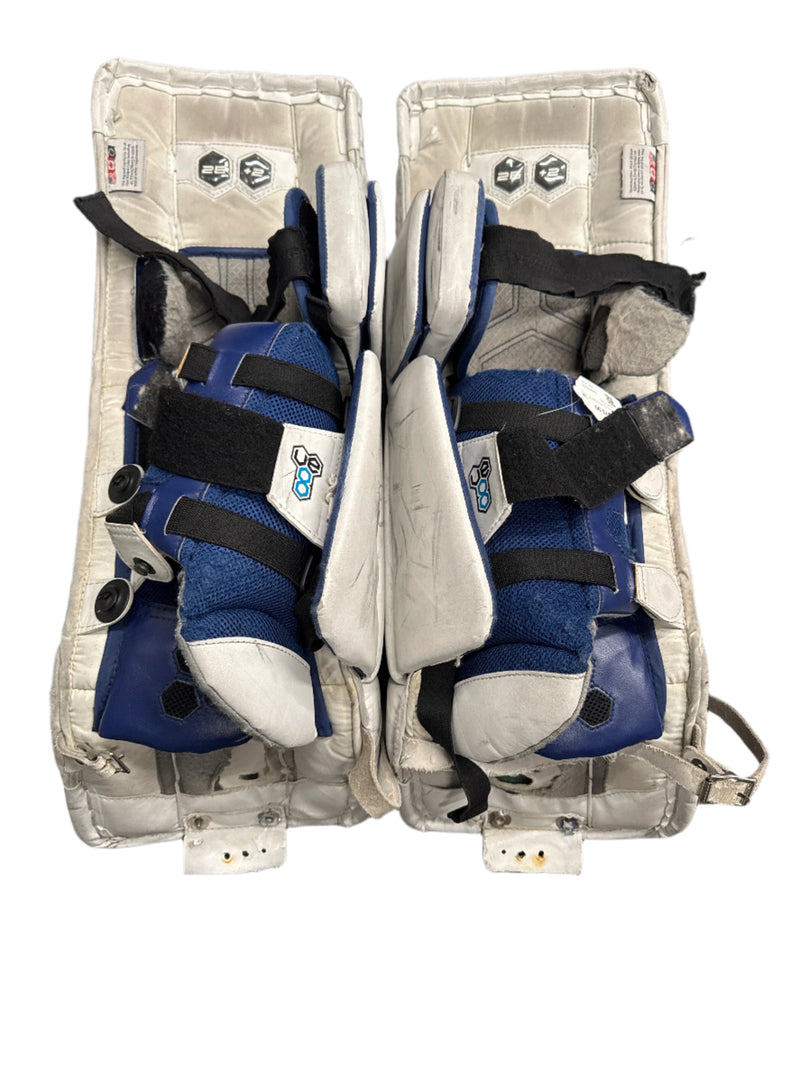 Load image into Gallery viewer, Used Vaughn Velocity VE8 jr 26+2" Goalie Pads
