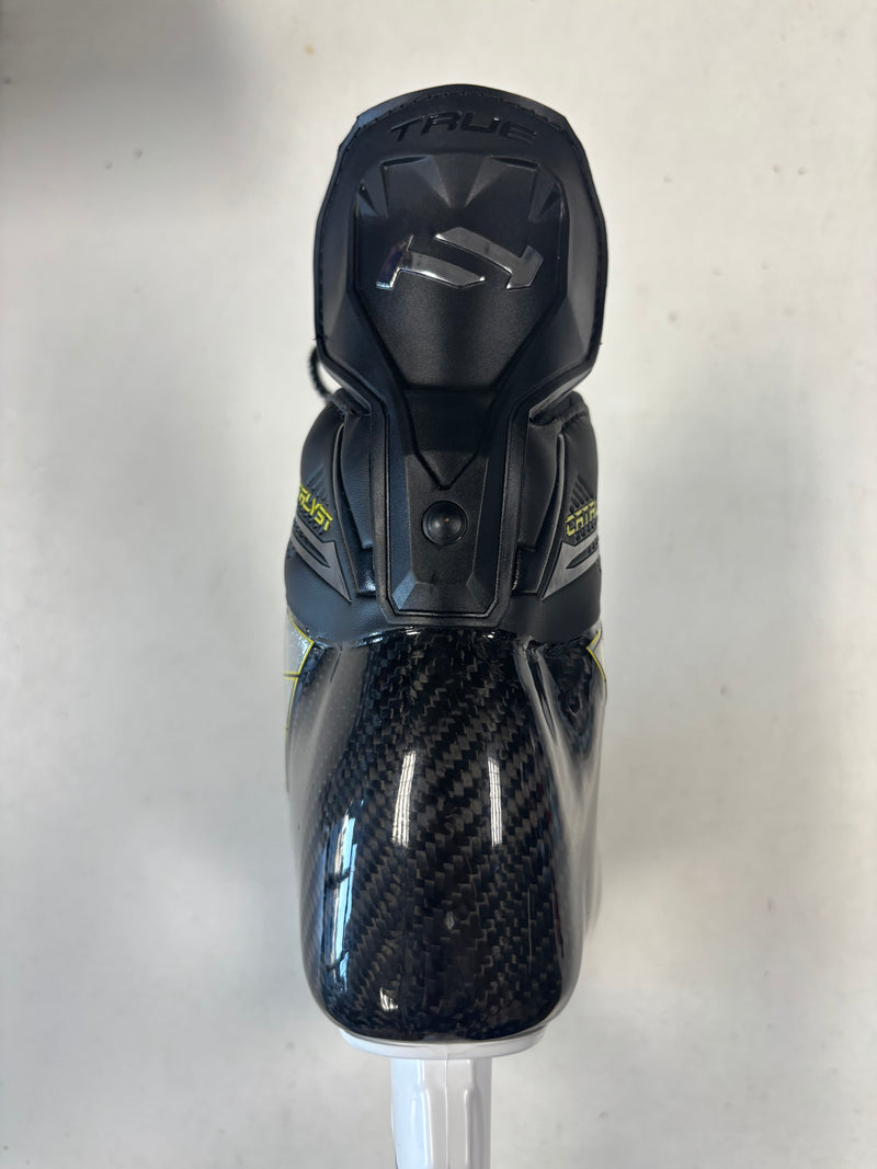 Load image into Gallery viewer, Pre Owned True Catalyst 9 Jr. Size 2 Ice Hockey Skates
