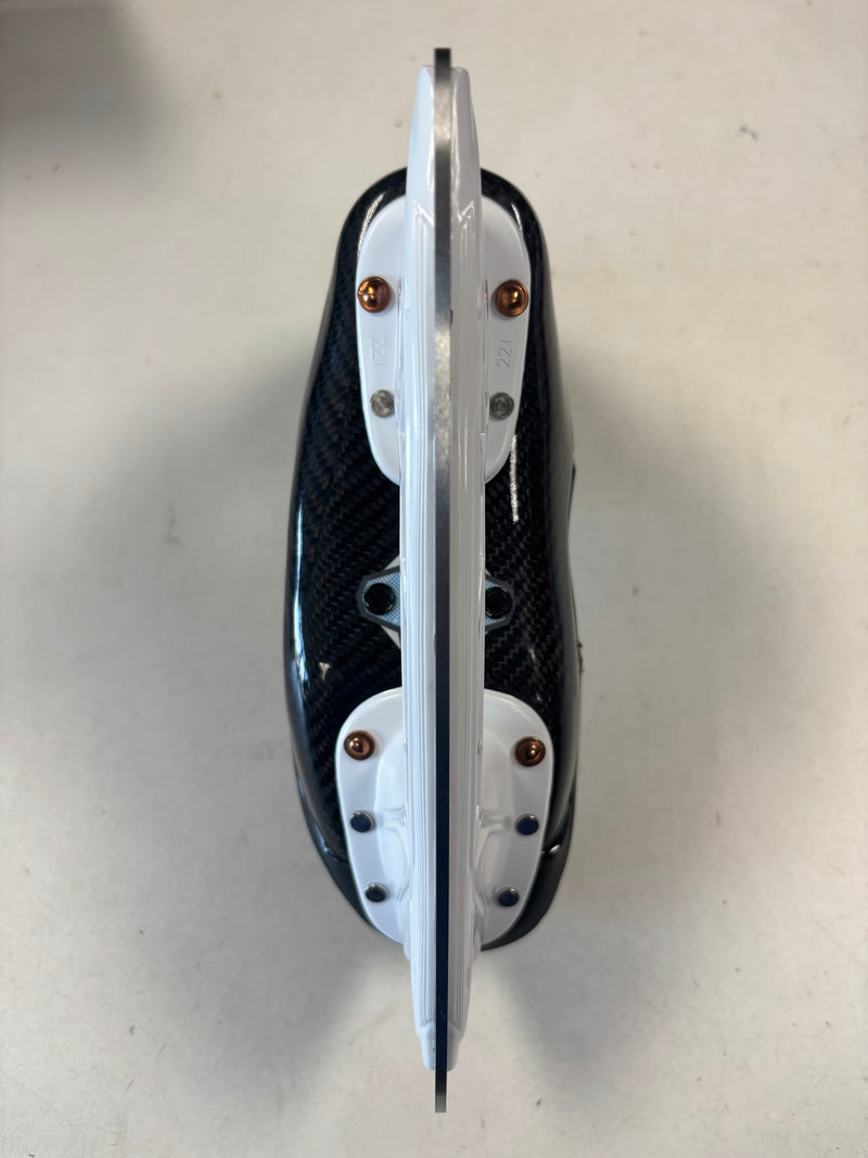 Load image into Gallery viewer, Pre Owned True Catalyst 9 Jr. Size 2 Ice Hockey Skates
