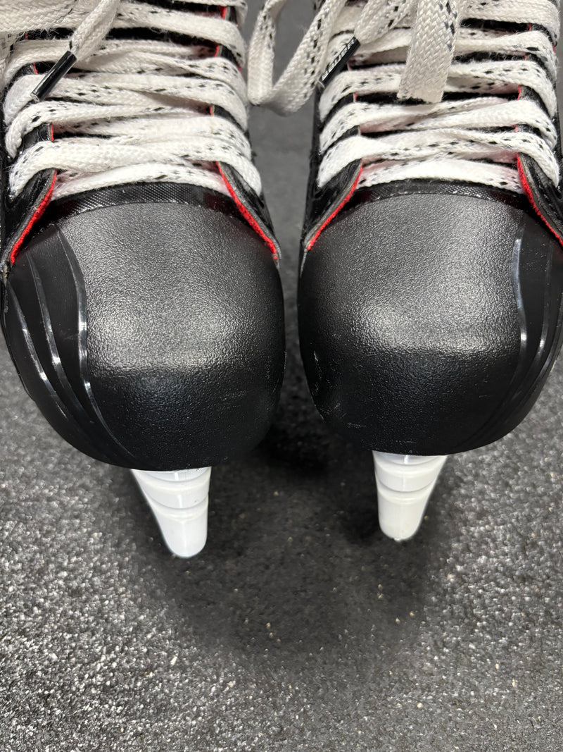 Load image into Gallery viewer, Slightly Used Bauer Vapor Fly30 Sr. Hockey Skates
