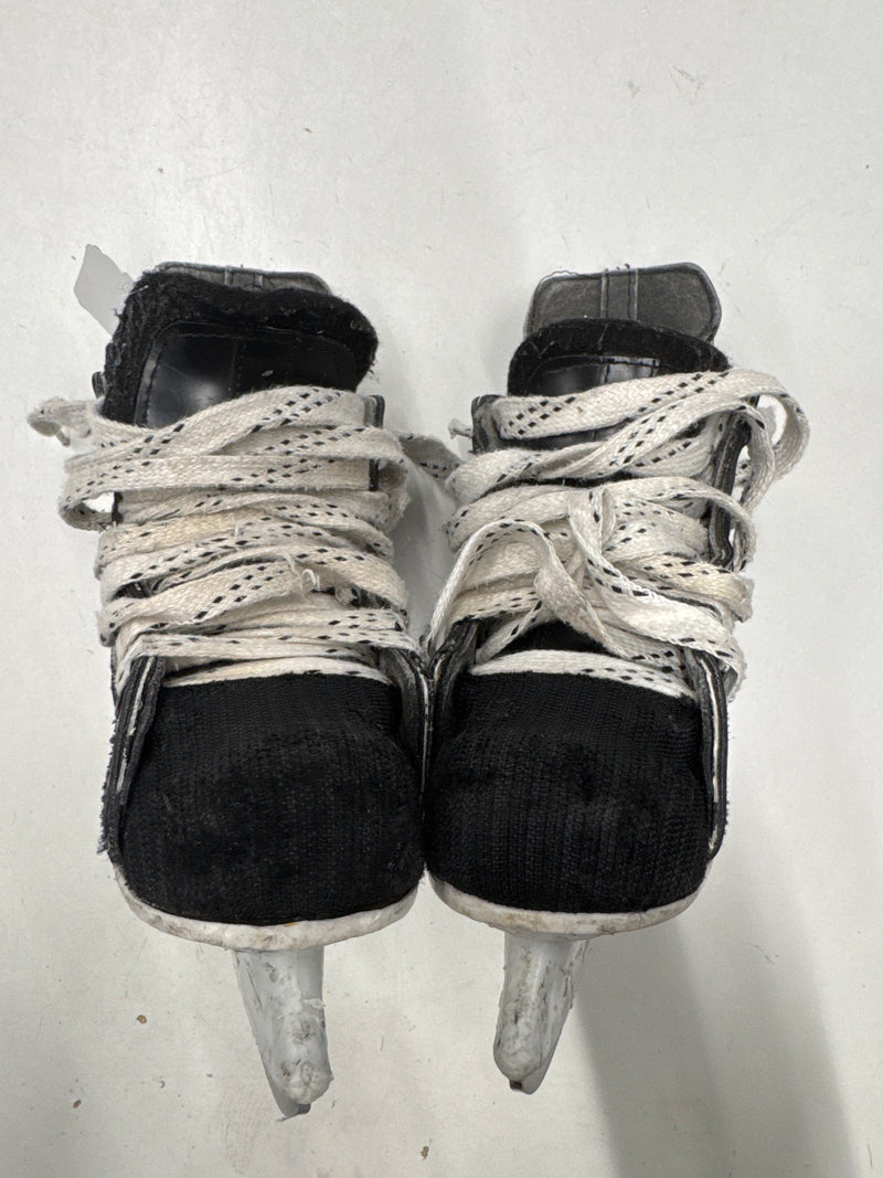 Load image into Gallery viewer, Used Bauer Supreme 3000 Youth Size 13 Hockey Skates
