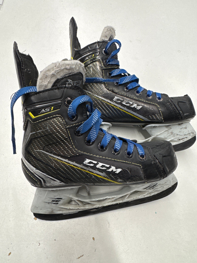 Load image into Gallery viewer, Used CCM Super Tacks AS1 Youth Size 13.5 Hockey Skates
