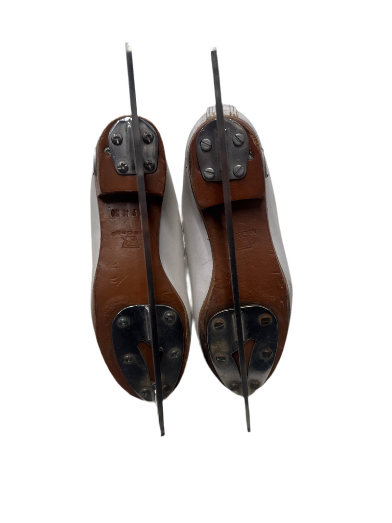 Load image into Gallery viewer, Used Reidell Stride Figure Skate Misses Size 2 Width B
