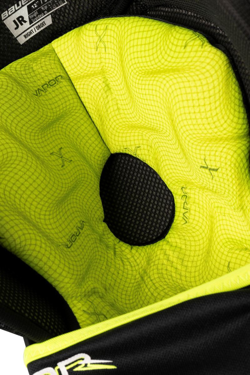 Load image into Gallery viewer, Bauer Vapor Fly40 Jr. Shin Guards
