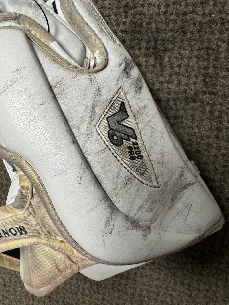Load image into Gallery viewer, Used Vaughn V6 2200 Pro Sr. Goalie Blocker
