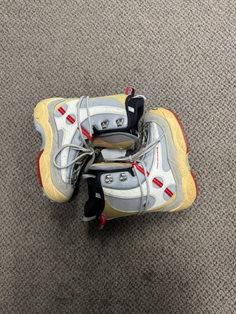 Load image into Gallery viewer, Used Northwave Size 5 Snowboard Boot
