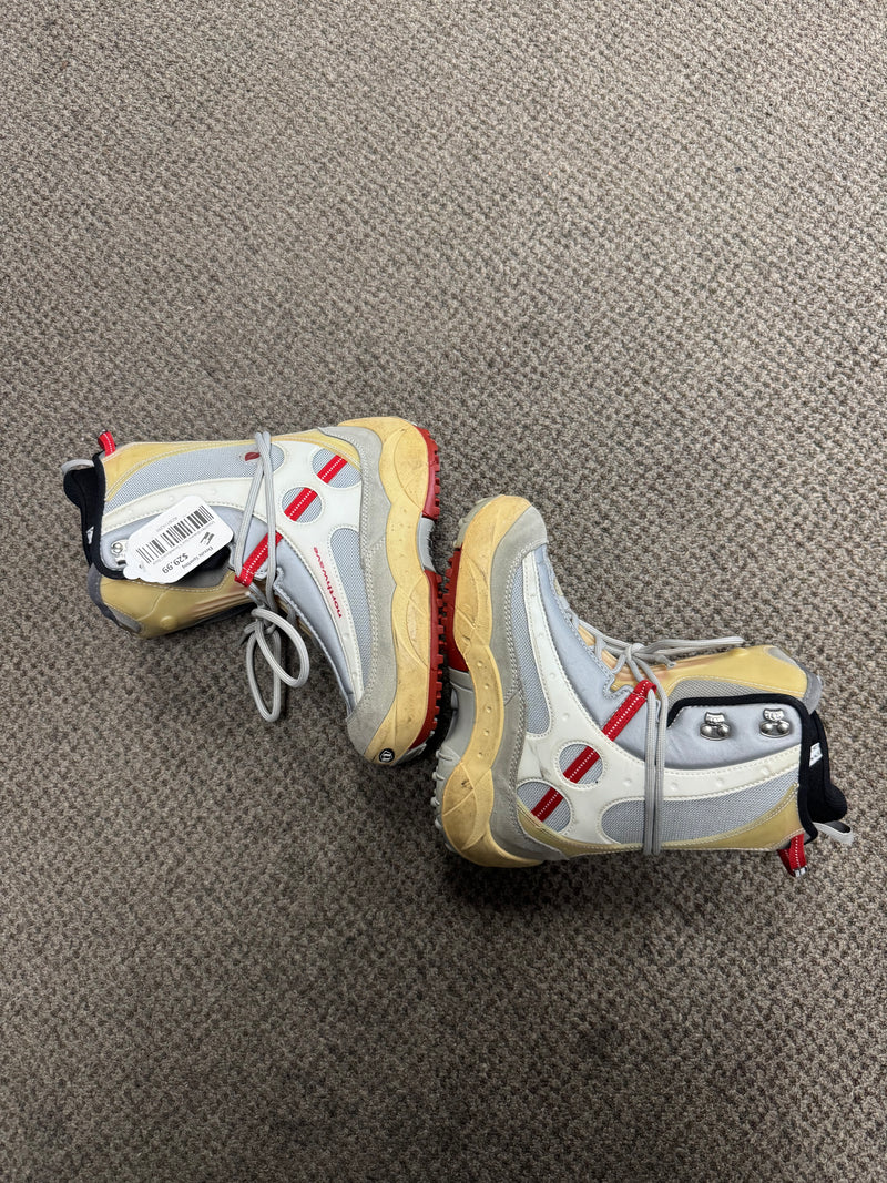 Load image into Gallery viewer, Used Northwave Size 5 Snowboard Boot
