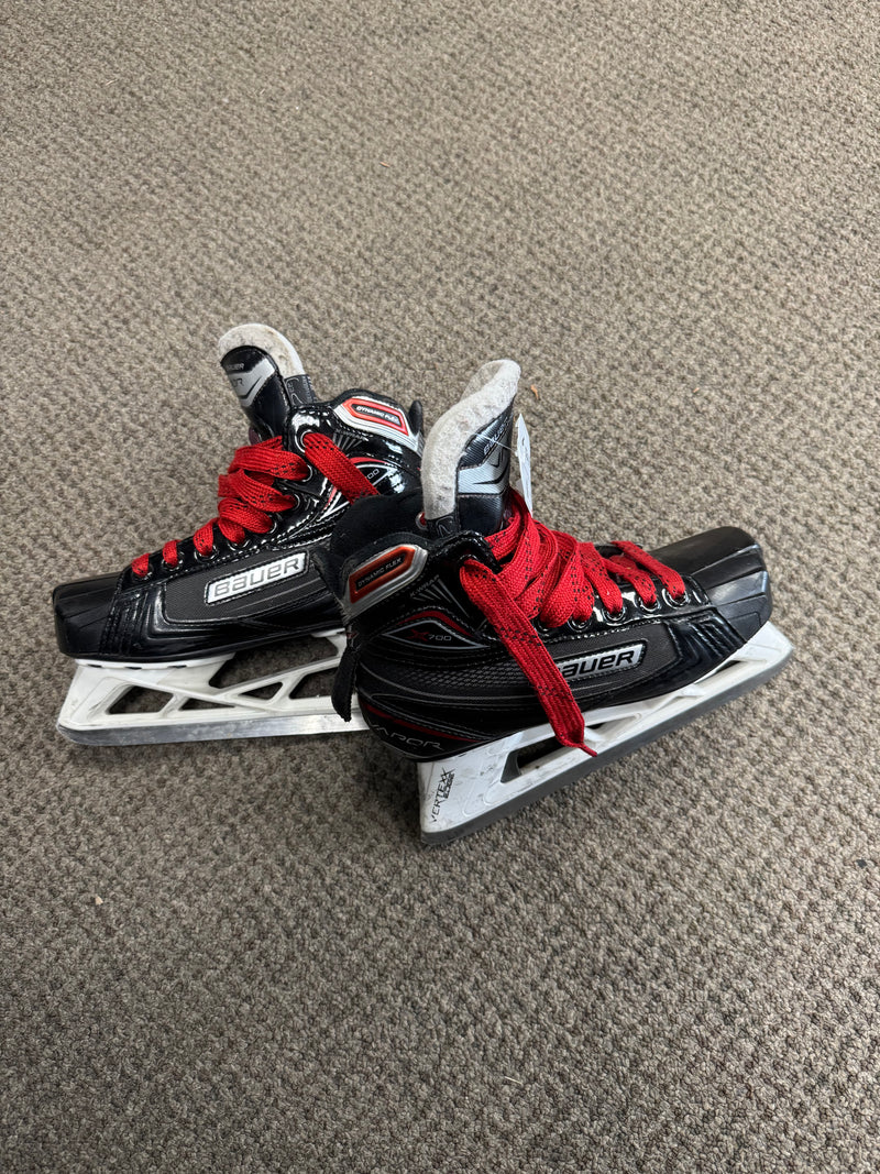 Load image into Gallery viewer, Lightly Used Bauer Vapor X700 Goalie Skates
