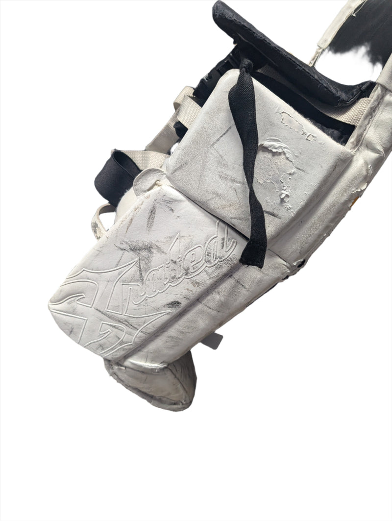 Load image into Gallery viewer, Used Bauer GP-XR4 Jr. 28" Goalie Leg Pads
