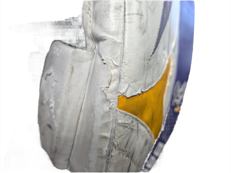 Load image into Gallery viewer, Used Bauer GP-XR4 Jr. 28" Goalie Leg Pads
