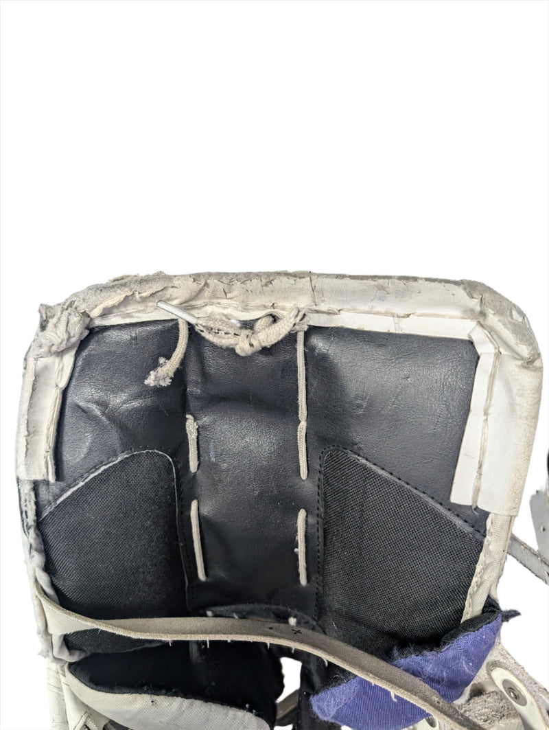 Load image into Gallery viewer, Used Bauer GP-XR4 Jr. 28" Goalie Leg Pads
