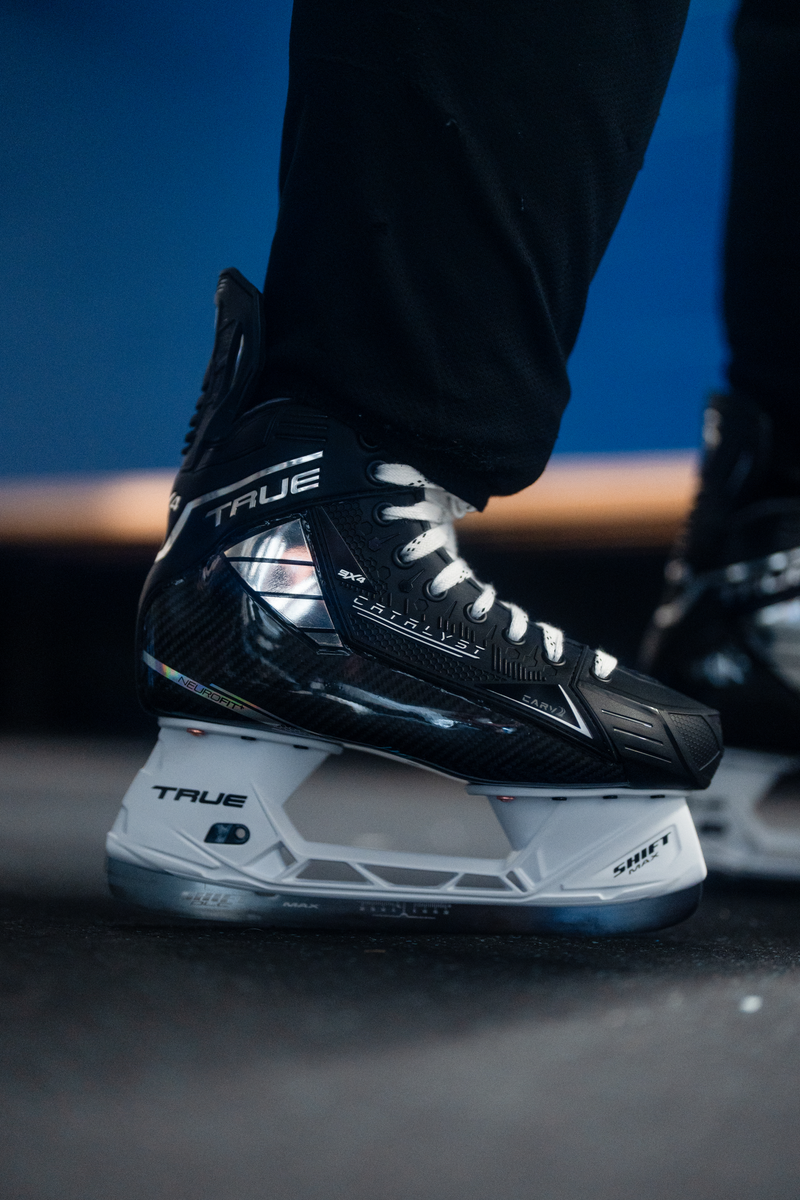 Load image into Gallery viewer, True Catalyst 9X4 Intermediate Hockey Skate
