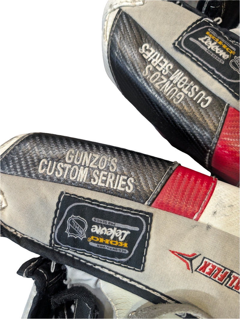 Load image into Gallery viewer, Reebok Premier Series Intermediate 29" 74cm Used Goalie Pads
