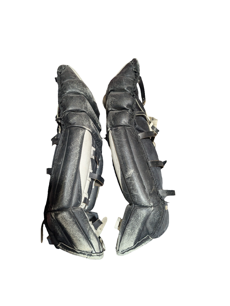 Load image into Gallery viewer, Used Bauer Reactor 3 32" Hockey Goalie Leg Pads
