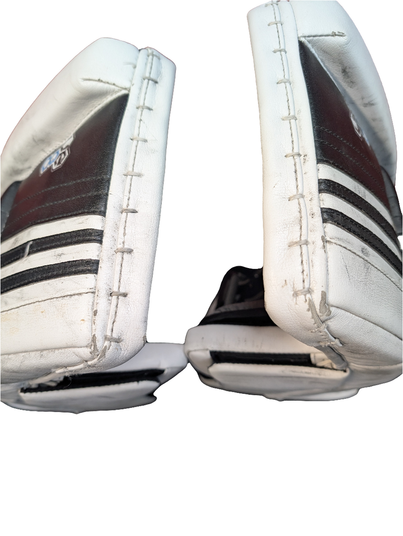 Load image into Gallery viewer, Used Vaughn Velocity VE8 31+2" Intermediate Hockey Goalie Leg Pads
