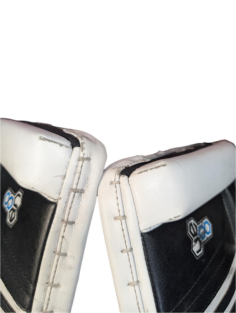 Load image into Gallery viewer, Used Vaughn Velocity VE8 31+2" Intermediate Hockey Goalie Leg Pads
