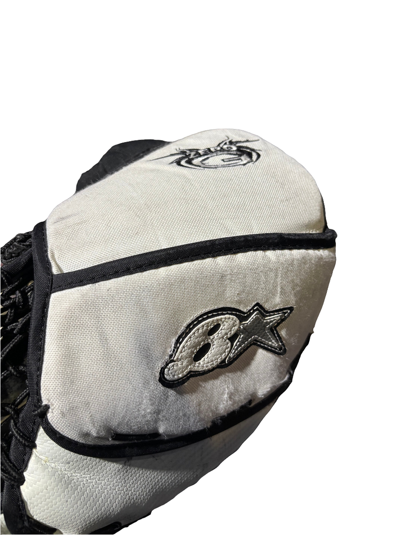 Load image into Gallery viewer, Used Regular Brians Zero G Intermediate Goalie Glove

