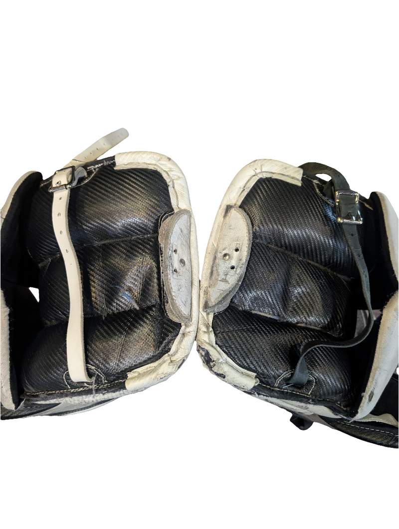 Load image into Gallery viewer, Reebok Premier Series Intermediate 29" 74cm Used Goalie Pads
