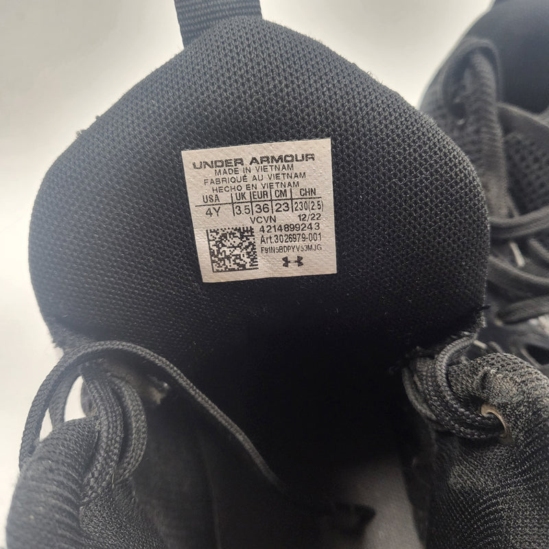 Load image into Gallery viewer, Used Under Armour Spotlight Clone 3.0 Size 4Y Football Cleats
