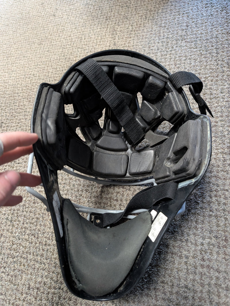 Load image into Gallery viewer, * For Parts* Used Louisville Slugger Catchers Mask
