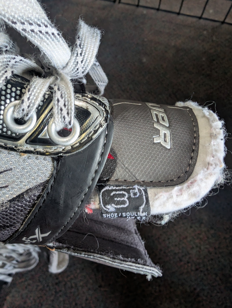 Load image into Gallery viewer, Used Bauer Vapor X3.0 Junior Size 3D Hockey Skates
