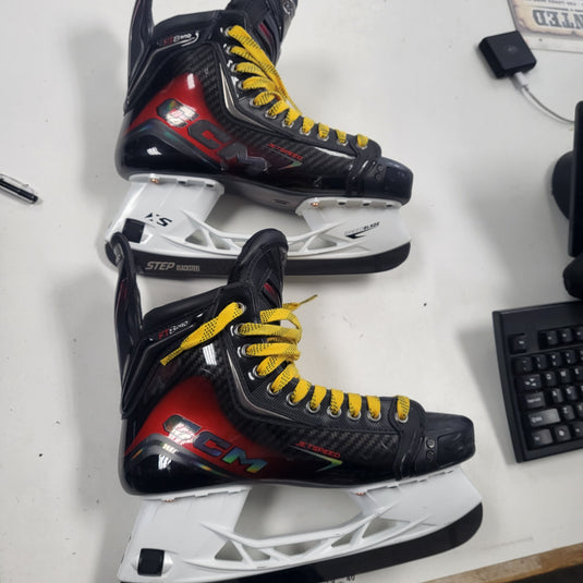 CCM JETSPEED FT8PRO SZ 9.5 SKATES