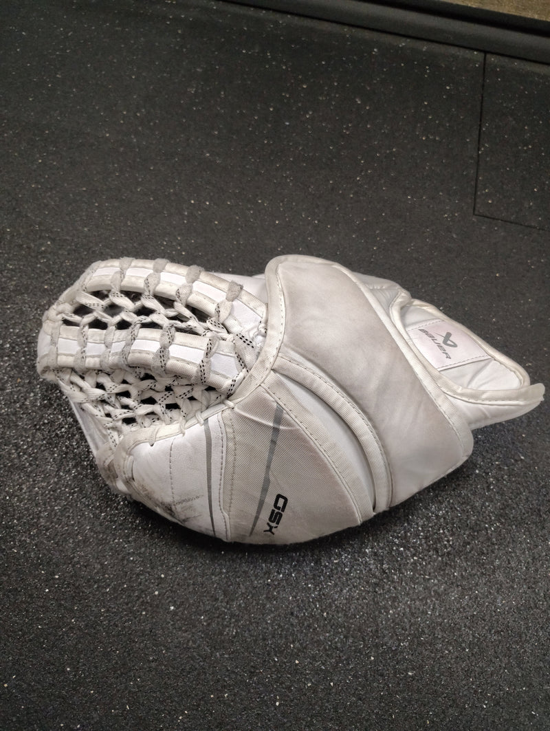 Load image into Gallery viewer, Used Bauer S23 GSX Goalie Glove Intermediate
