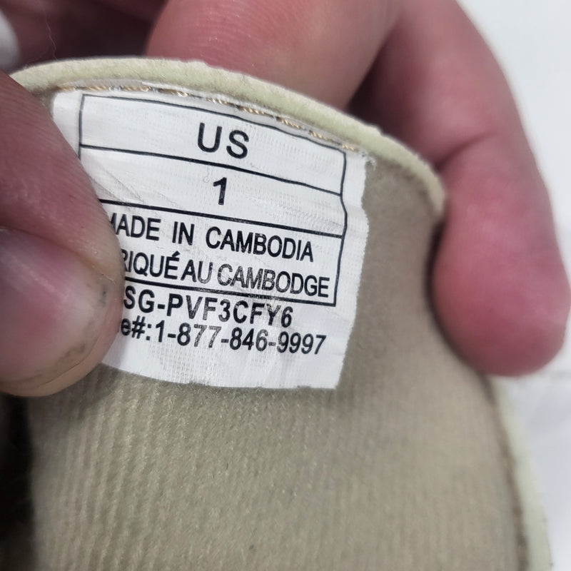 Load image into Gallery viewer, DBX Classic figure skates slightly used size 1
