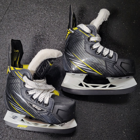 Used CCM Ultra Tracks Youth Hockey Skates Size 8 D