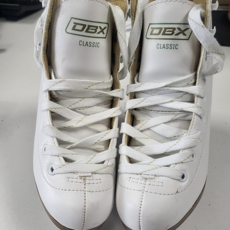 Load image into Gallery viewer, DBX Classic figure skates slightly used size 1
