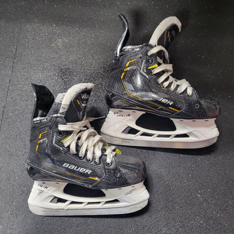Load image into Gallery viewer, Used Bauer Supreme M5 Pro Youth Size 2 D
