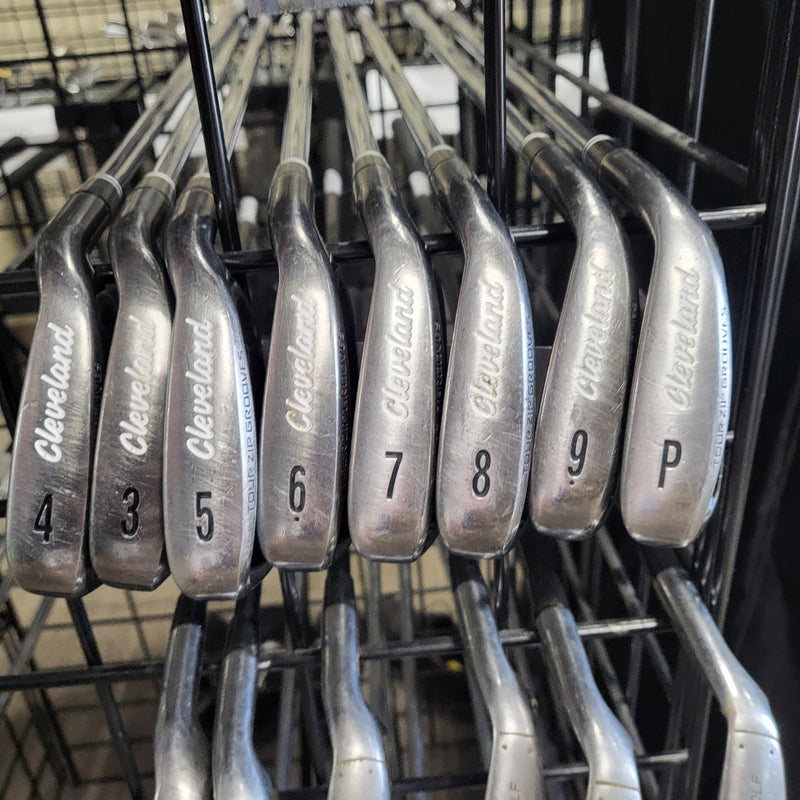 Load image into Gallery viewer, Used Cleveland CG7 Tour Black RH Iron Set 3-9, PW
