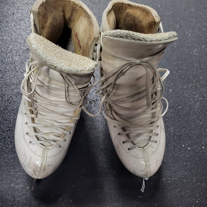 Load image into Gallery viewer, Used Bauer Supreme S37 Size 5 Ice Skates
