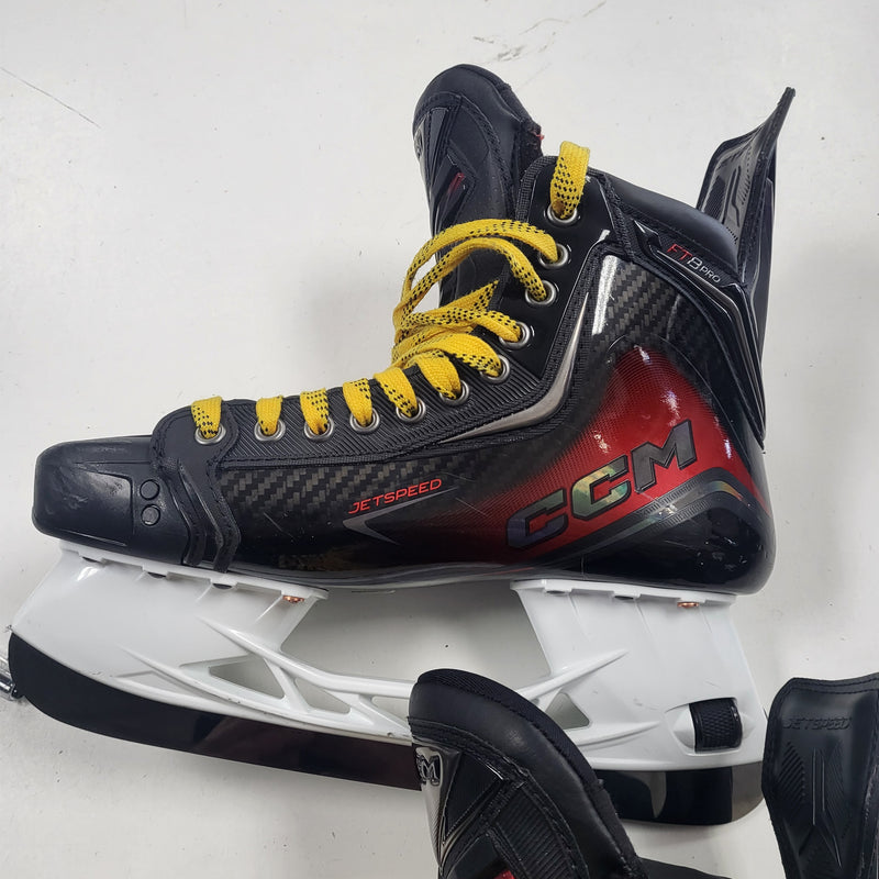 Load image into Gallery viewer, CCM JETSPEED FT8PRO SZ 9.5 SKATES
