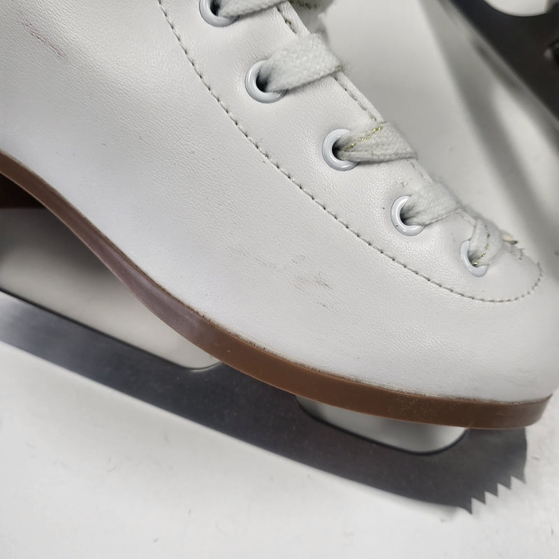 Load image into Gallery viewer, DBX Classic figure skates slightly used size 1
