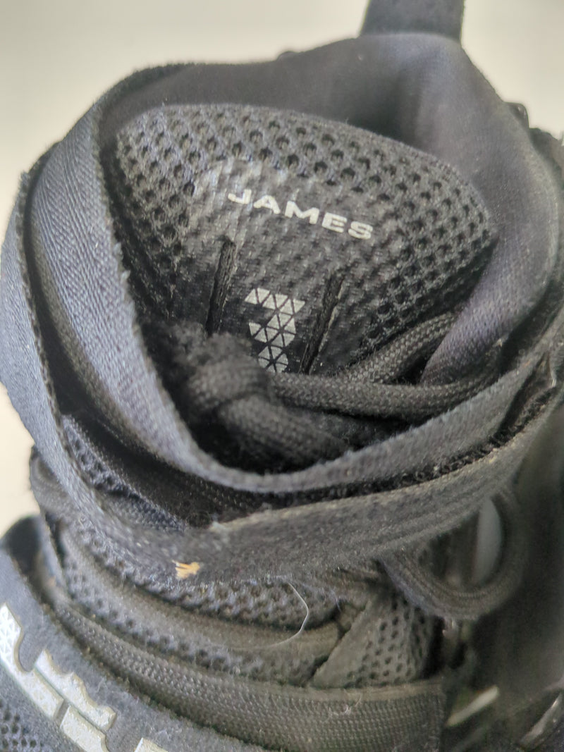 Load image into Gallery viewer, Used Nike Lebron James Soldier 9 IX Black Basketball Shoes Size 7 Yth
