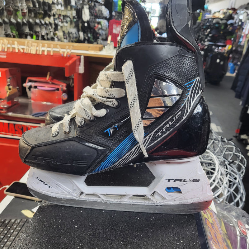 Load image into Gallery viewer, Used True TF7 Hockey Skates Size 6R

