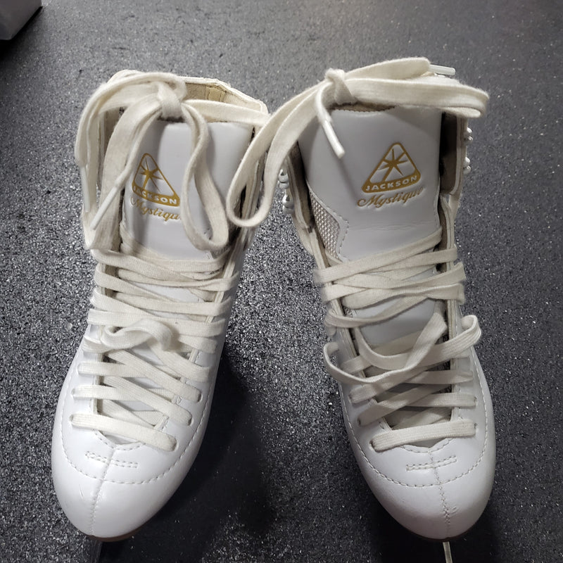 Load image into Gallery viewer, *Lightly Used* Jackson Mystique Figure Skates
