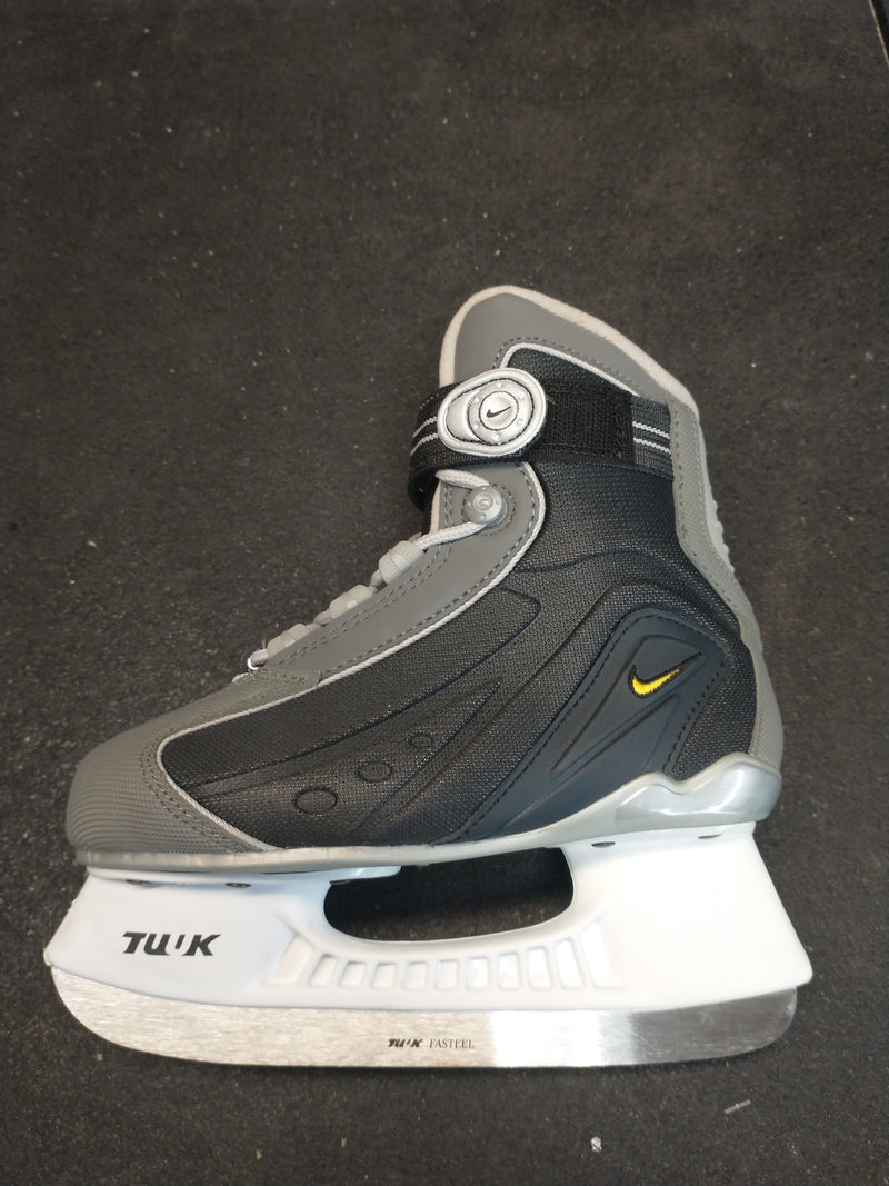 Load image into Gallery viewer, Nike Ice Skates Size Youth 1

